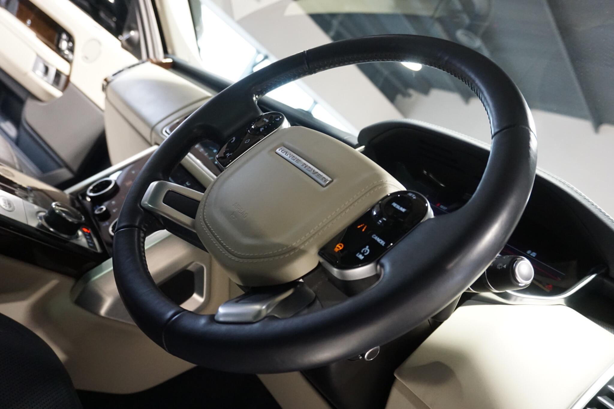 Land Rover Range Rover 2.0 P400e 13.1kWh Vogue SUV 5dr Petrol Plug-in Hybrid Auto 4WD Euro 6 (s/s) (404 ps)